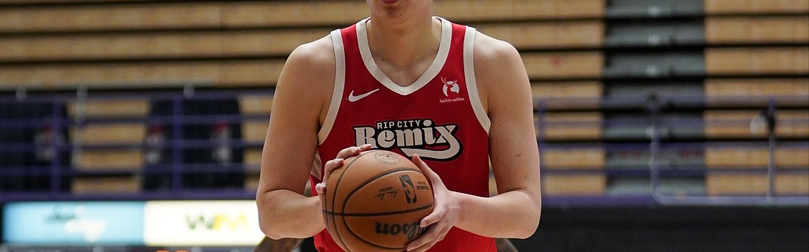 开云-13+7！盖帽全场最高！杨瀚森护筐水平提升，主帅：球星才会被包夹