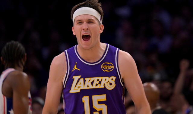 开云体育下载-里夫斯谈关键1+2：就是想创造机会 我犯了错误但必须专注于下回合