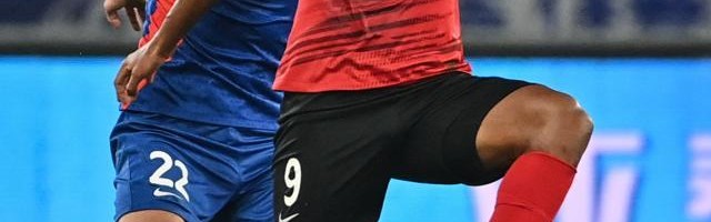 开云体育下载-亚泰大杀器横扫上海滩 连续4场破门冲击金靴