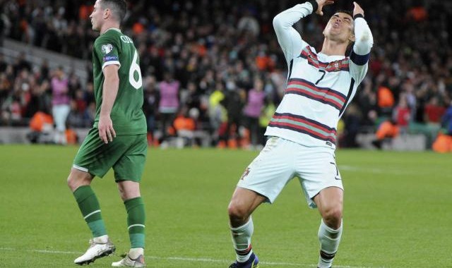 开云体育下载-B席缺阵 佩佩染红 平爱尔兰 五盾得死拼塞尔维亚