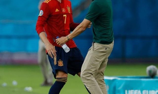 开云体育app-恩里克：西班牙可能太努力 莱万：减少杂念踢得更好